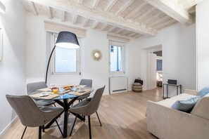 Appartamento Superior, bagno in camera | Ristoranti