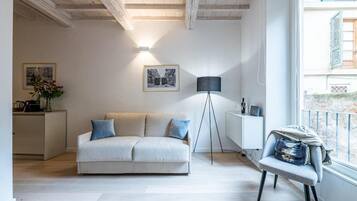 Appart'hÎtel Familial | Coin séjour | Télévision à écran plat