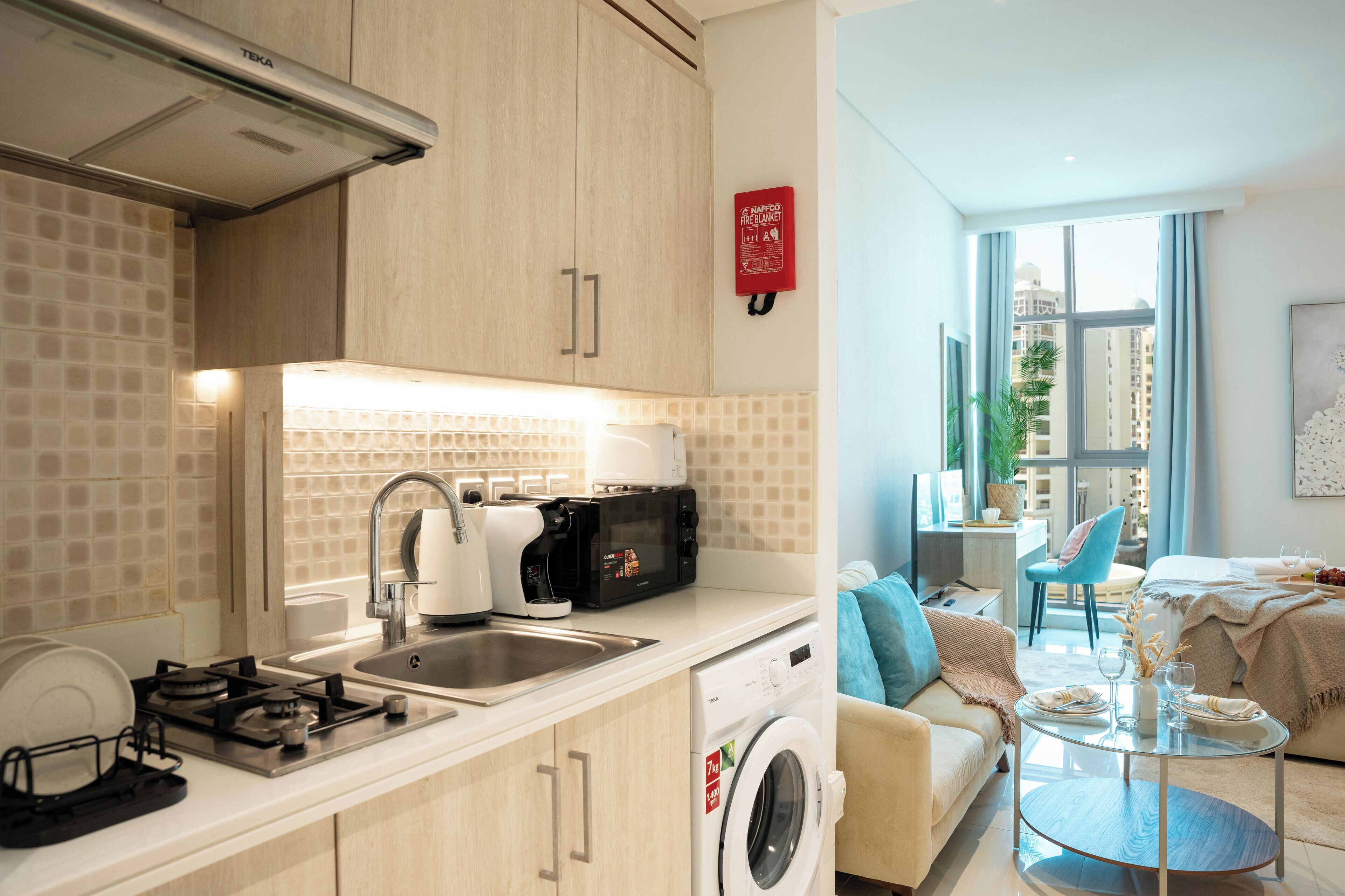 Deluxe Studio | Private kitchen | Fridge, microwave, oven, stovetop