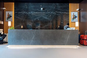Deluxe Studio | Lobby - Luxury Studio with  Private Beach (Dubai)