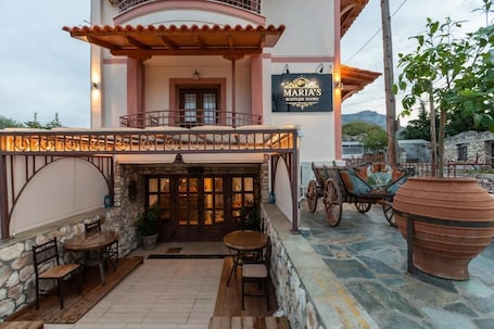 Outdoor dining. Maria's Boutique Rooms