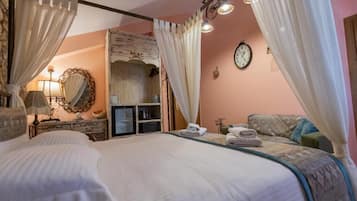 In-room safe, soundproofing, iron/ironing board, free WiFi