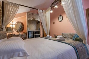 Double Room, Balcony, Sea View | In-room safe, soundproofing, iron/ironing board, free WiFi - Maria's Boutique Rooms  (Ancient Corinth)