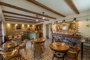 Dining - Maria's Boutique Rooms  (Ancient Corinth)