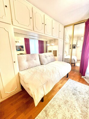 Free WiFi, bed sheets - Studio d Orfila Rue d Assas (Paris)