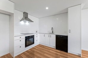 Private kitchen - Liv golf walking distance. (Tennyson)