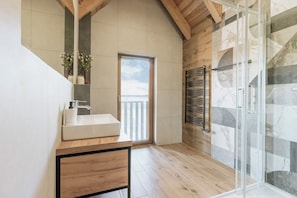 Executive Apartment | Bathroom