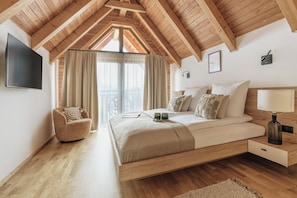 Appartement Penthouse Deluxe | Fer et planche à repasser, accès au Wi-Fi (inclus), literie fournie