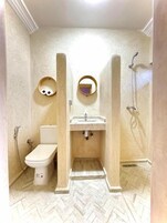 Quadruple Room, Balcony | Bathroom