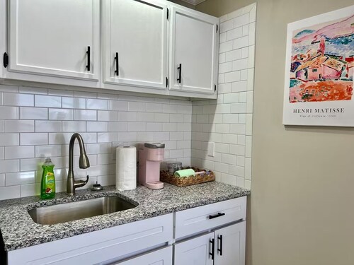 Capital City Condo #9-Light and Airy condo located in the Heart of Frankfort