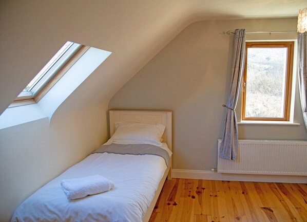 5 bedrooms, bed sheets - Malachys Rest Dingle (Dingle)