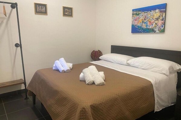 Iron/ironing board, WiFi, bed sheets - Sofia and the City of Wonders - Deluxe Family Room (Napoli)