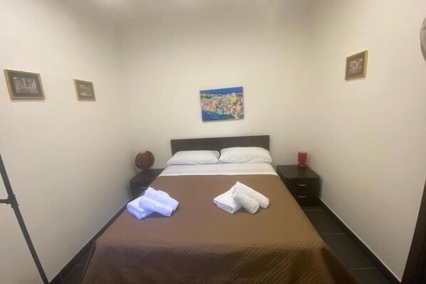 Bügeleisen/Bügelbrett, WLAN, Bettwäsche