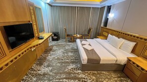 Deluxe Double Room, City View | In-room safe, blackout drapes, iron/ironing board, free WiFi - Rahaf Almashaer Hotel (Makkah)