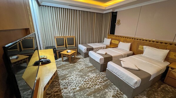 Deluxe Triple Room | In-room safe, blackout drapes, iron/ironing board, free WiFi - Rahaf Almashaer Hotel (Makkah)