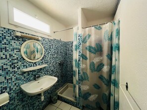 Bathroom - Argelès-sur-Mer Ground Floor 1-BR with Terrace & Parking by Beach (Argelès-sur-Mer)