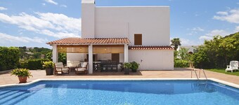 Family Villa with Private Pool, Near Beach