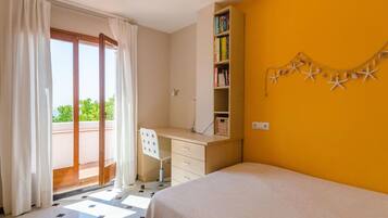 4 bedrooms, free WiFi