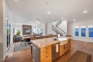 Interior - Apres Retreat, 5br 3.5ba, hot tub, sleeps 14, BBQ (Park City)