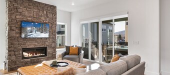 Apres Retreat, 5br 3.5ba, hot tub, sleeps 14, BBQ