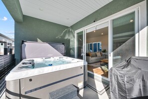 Terrace/patio - Apres Retreat, 5br 3.5ba, hot tub, sleeps 14, BBQ (Park City)