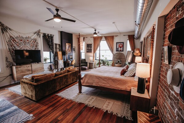 Escrivaninha, ferros/tábuas de passar roupa, Wi-Fi de cortesia