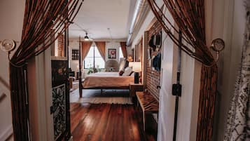 Una scrivania, ferro/asse da stiro, Wi-Fi gratuito, lenzuola