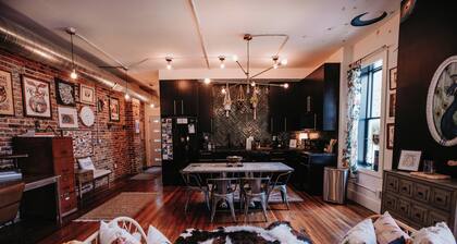 The Peacock Loft â Artistic Loft Escape