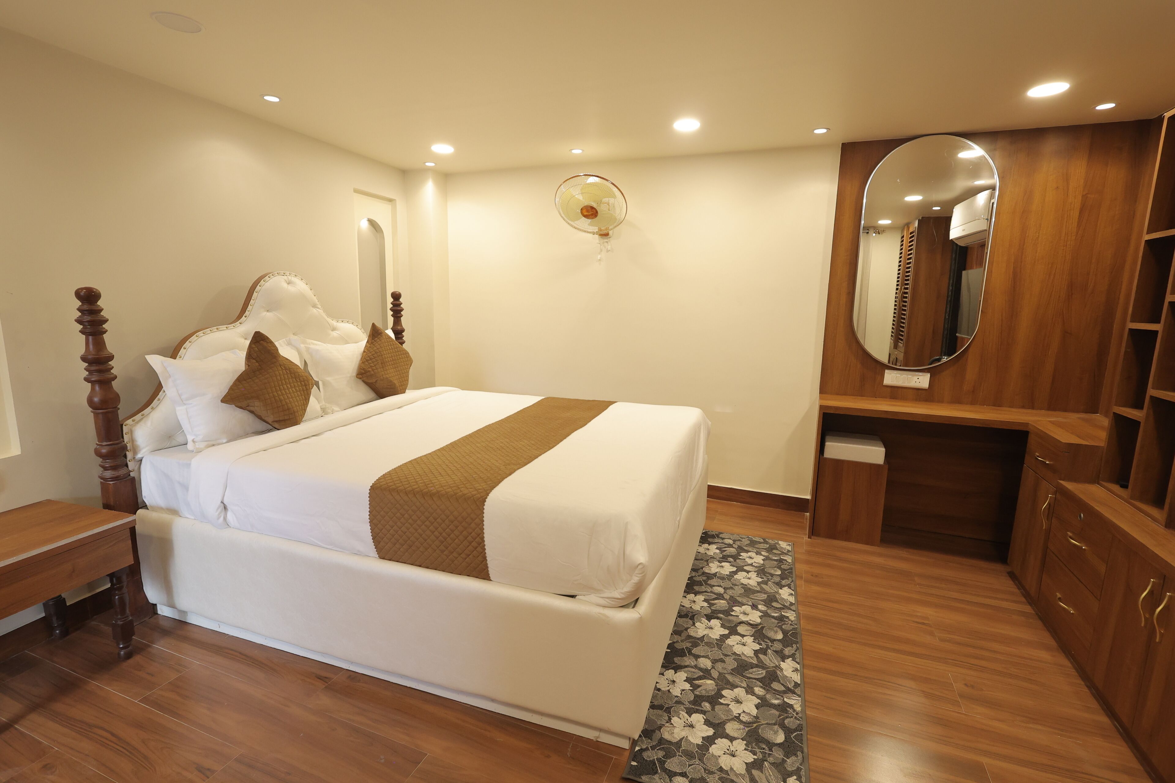 Suite superior, patio | Escritorio, espacio para trabajar con un portátil, wifi gratis