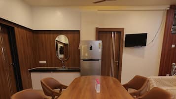 Family Suite, Balcony | Dining