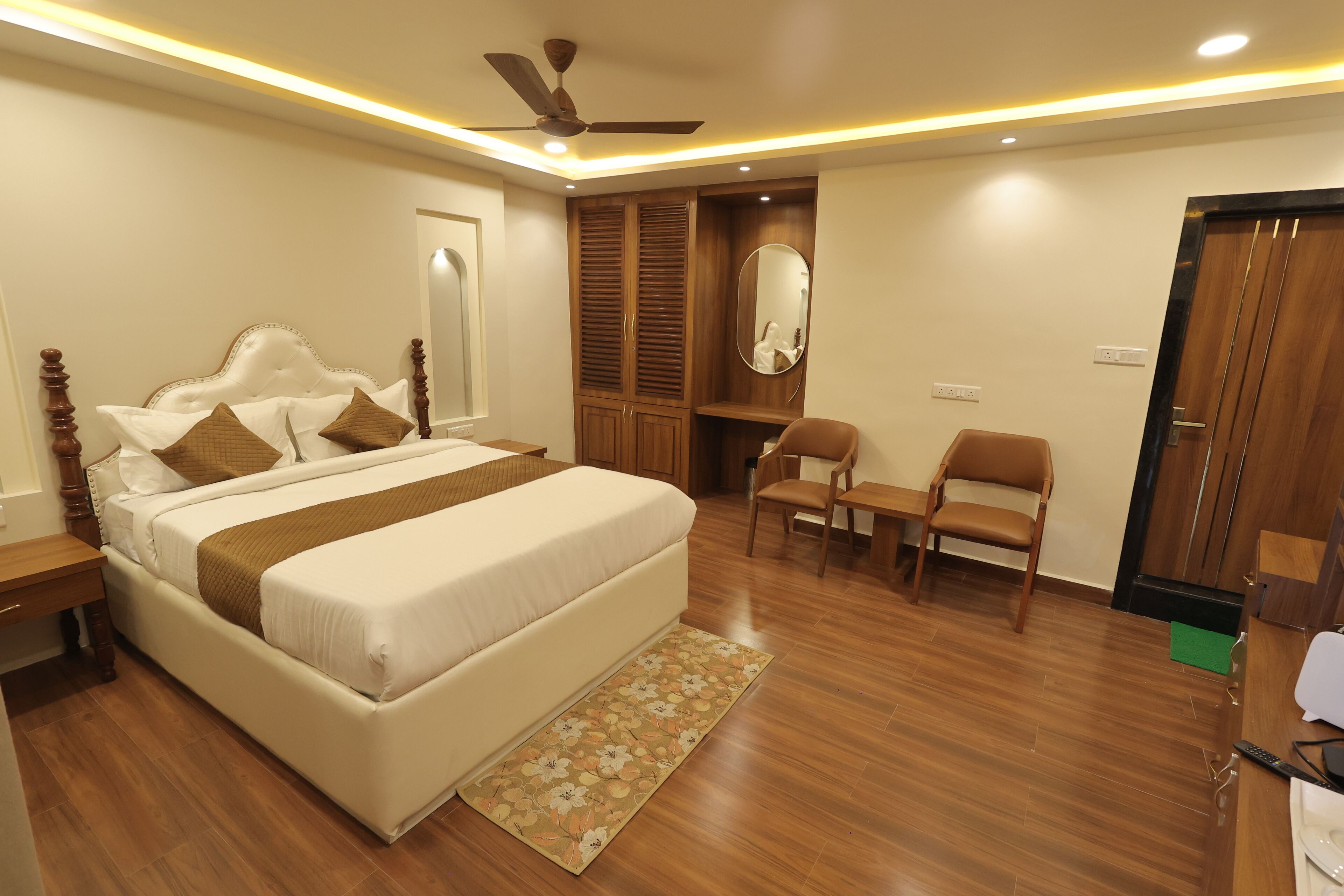 Habitación doble superior, balcón, vistas al jardín | Escritorio, espacio para trabajar con un portátil, wifi gratis