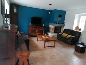 Télévision, chaîne hi-fi