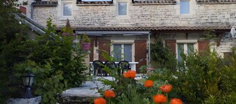 Gîte Les Racines de Lili with Private Pool, Terrace, and Wi-Fi in Cieurac