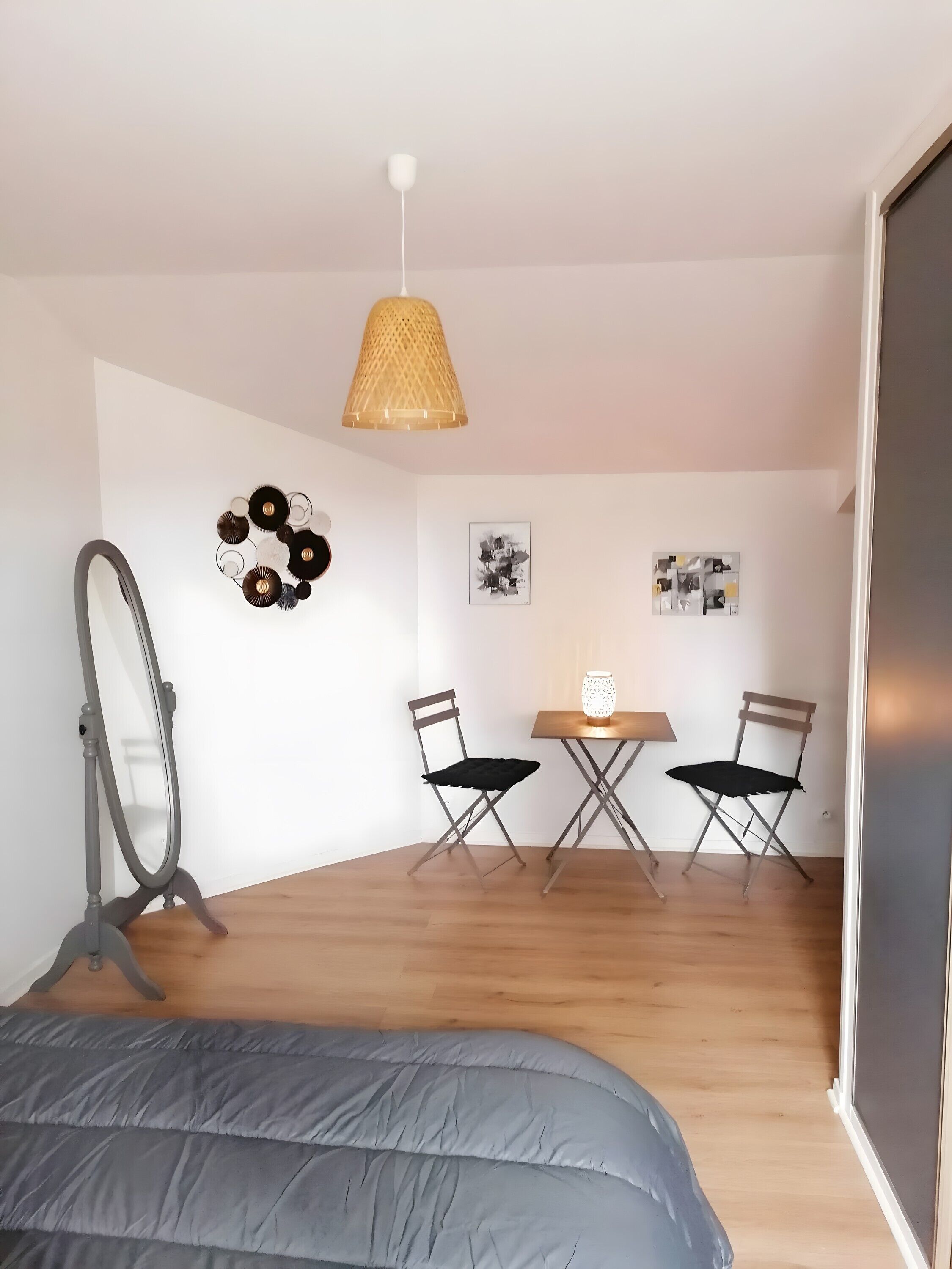 Een strijkplank/strijkijzer, wifi