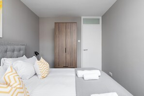 Unclassified image, 5 of 12, button