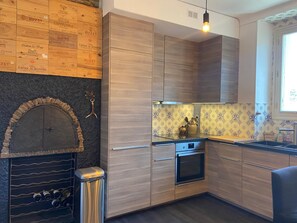 Private kitchen - Charming T4 apartment in the center of Luchon (Bagnères-de-Luchon)