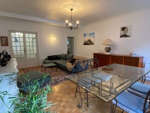 Living area - Charming T4 apartment in the center of Luchon (Bagnères-de-Luchon)