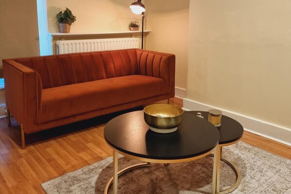 Living area - Charming London Apartment With 2 Bedrooms (London)
