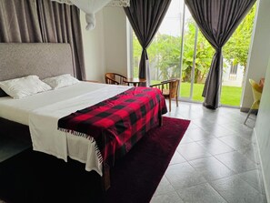 3 habitaciones, tabla de planchar con plancha, wifi y ropa de cama 