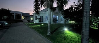 Datela Home - 3 Bed Villa near Ununio Beach