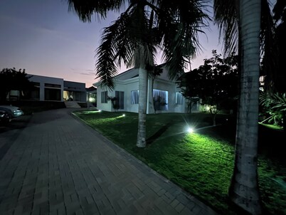 Datela Home - 3 Bed Villa near Ununio Beach