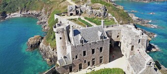 "Le Clos Lesage", charming house with garden, at the foot of the chateau