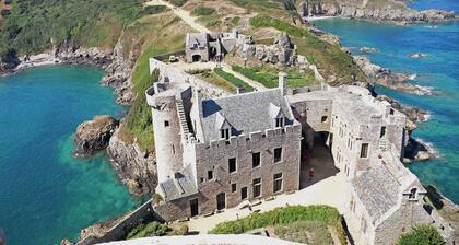 "Le Clos Lesage", charming house with garden, at the foot of the chateau