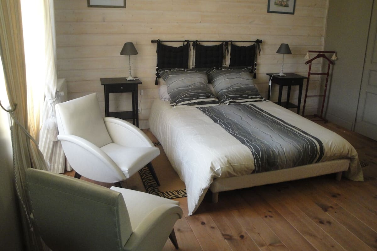 Cortinas blackout, sistema de insonorización y wifi gratis