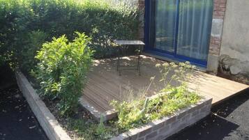 Tweepersoonskamer, uitzicht op de binnenplaats | Terras