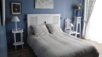 Double Room, Courtyard View | Blackout drapes, soundproofing, free WiFi, wheelchair access