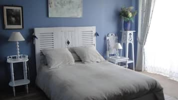 Double Room, Courtyard View | Blackout drapes, soundproofing, free WiFi, wheelchair access