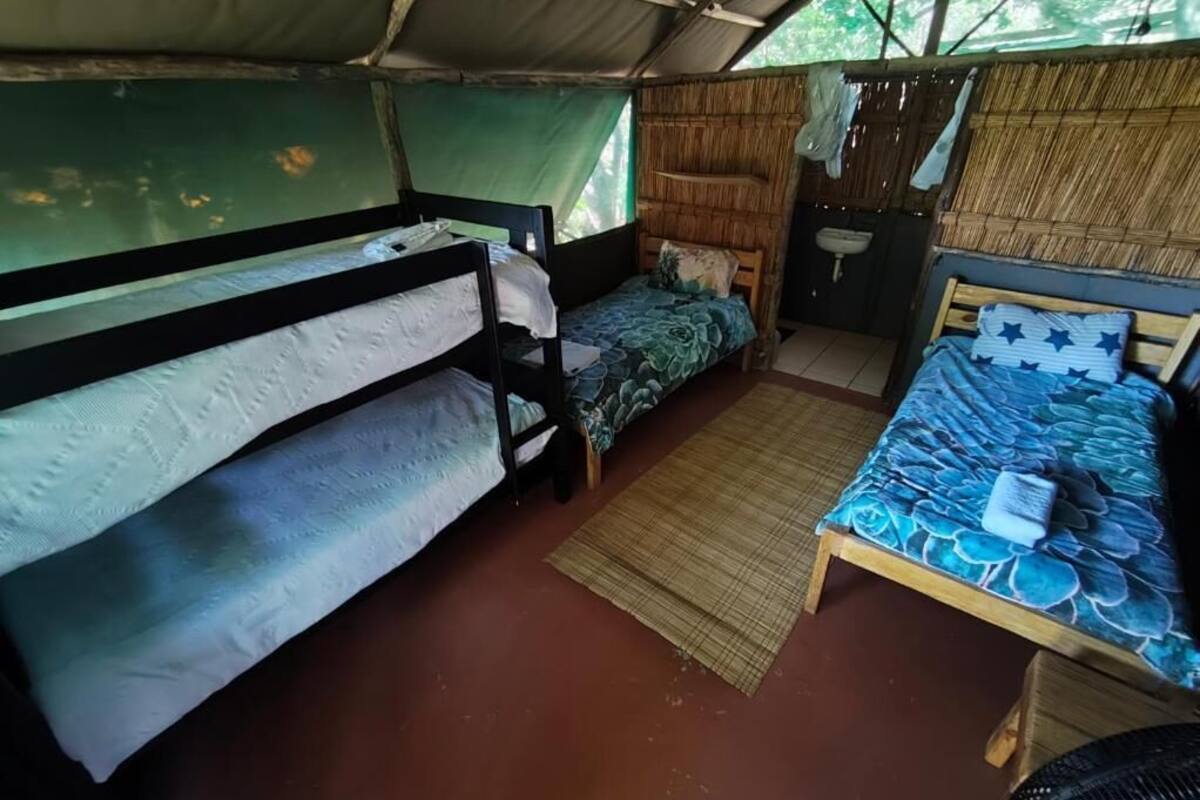 Familienzelt, Terrasse, Gartenblick