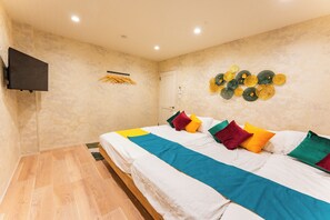 3 soverom, strykejern/-brett, internettilgang og sengetøy