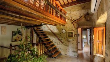 House, 4 Bedrooms, Smoking, Private Pool | Interior